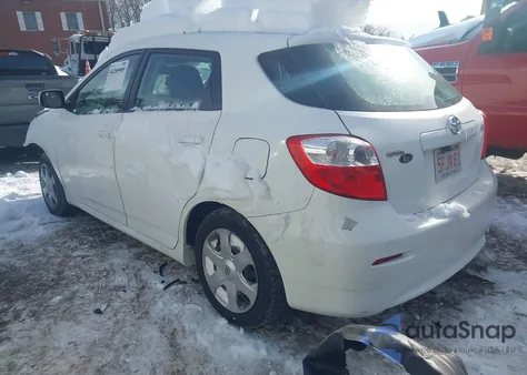 2010 Toyota Matrix z USA, uszkodzony, nr VIN 2T1KU4EE9AC195743